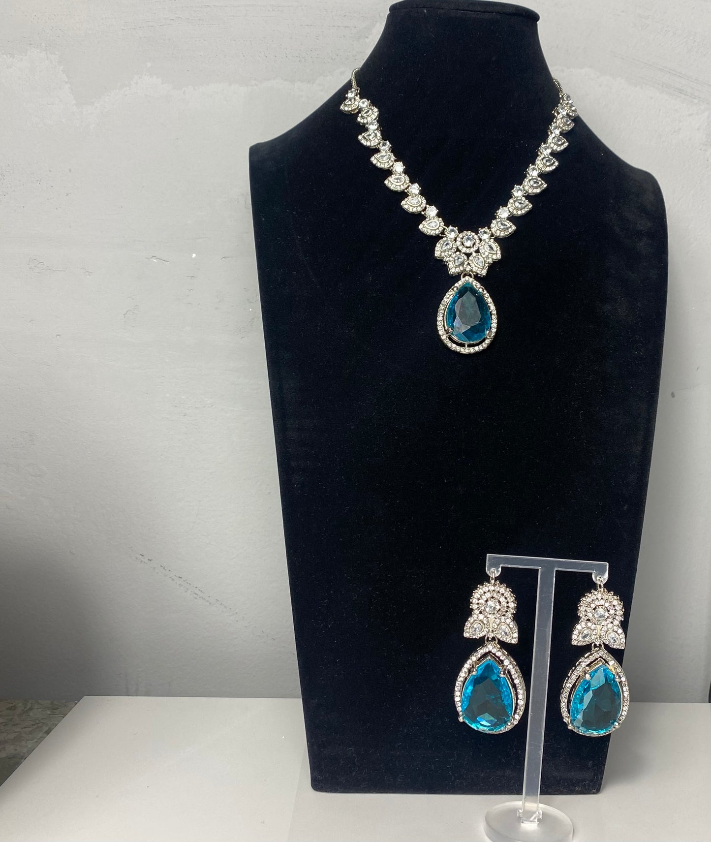 Tear Drop Necklace Set