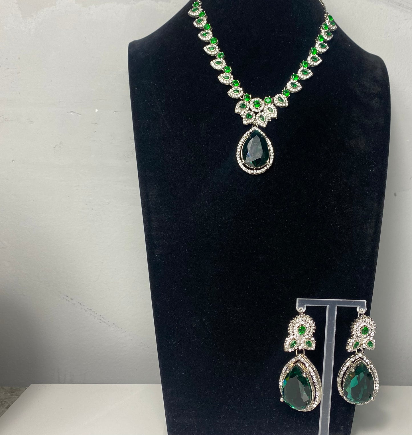 Tear Drop Necklace Set