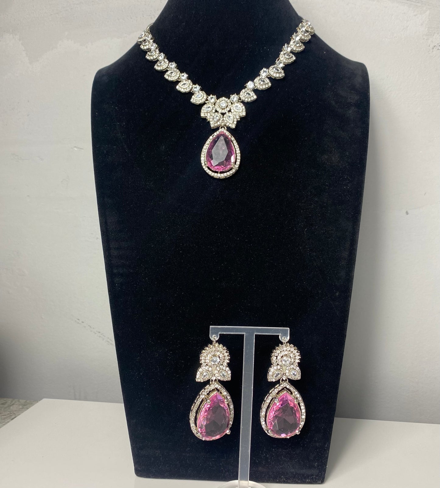Tear Drop Necklace Set