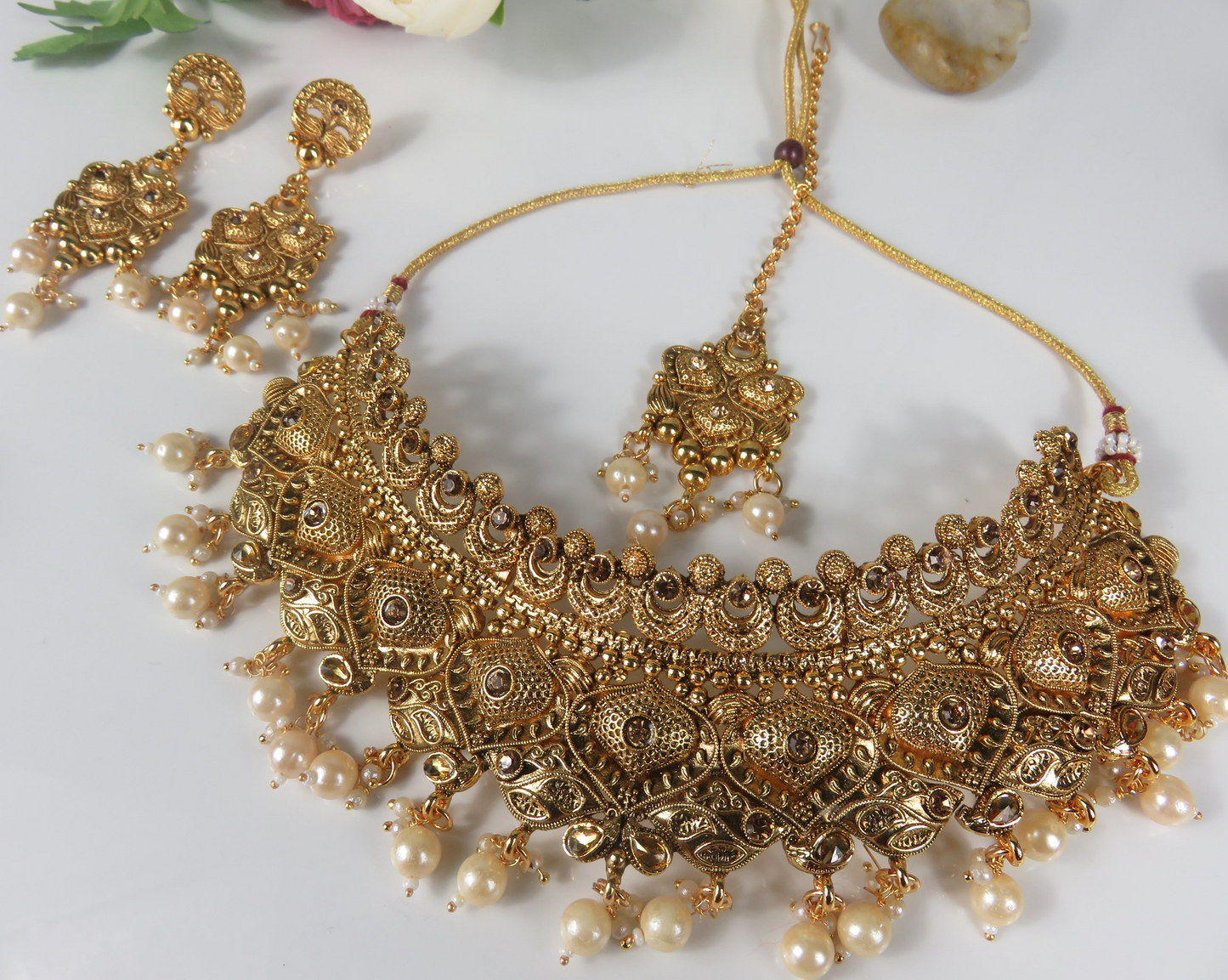 Traditional Gold and pearl Party Necklace