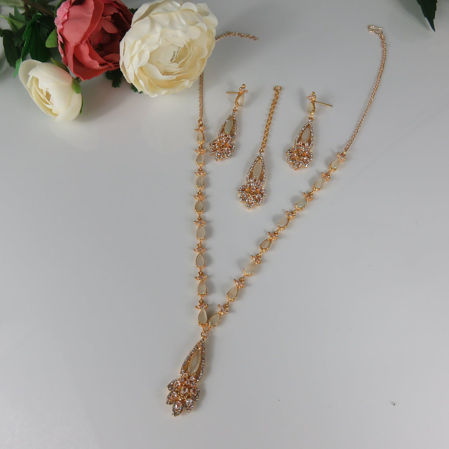 Elegant Pendant Necklace Set - Colours